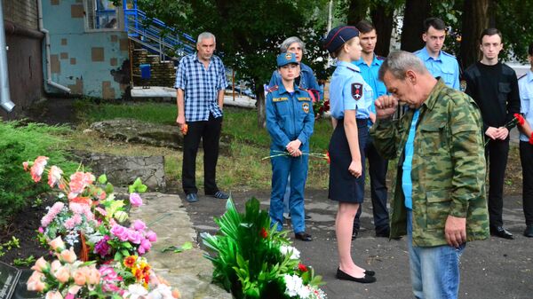 Митинг-реквием в Луганске памяти погибших в результате артиллерийского удара по восточным кварталам Луганска в 2014 году