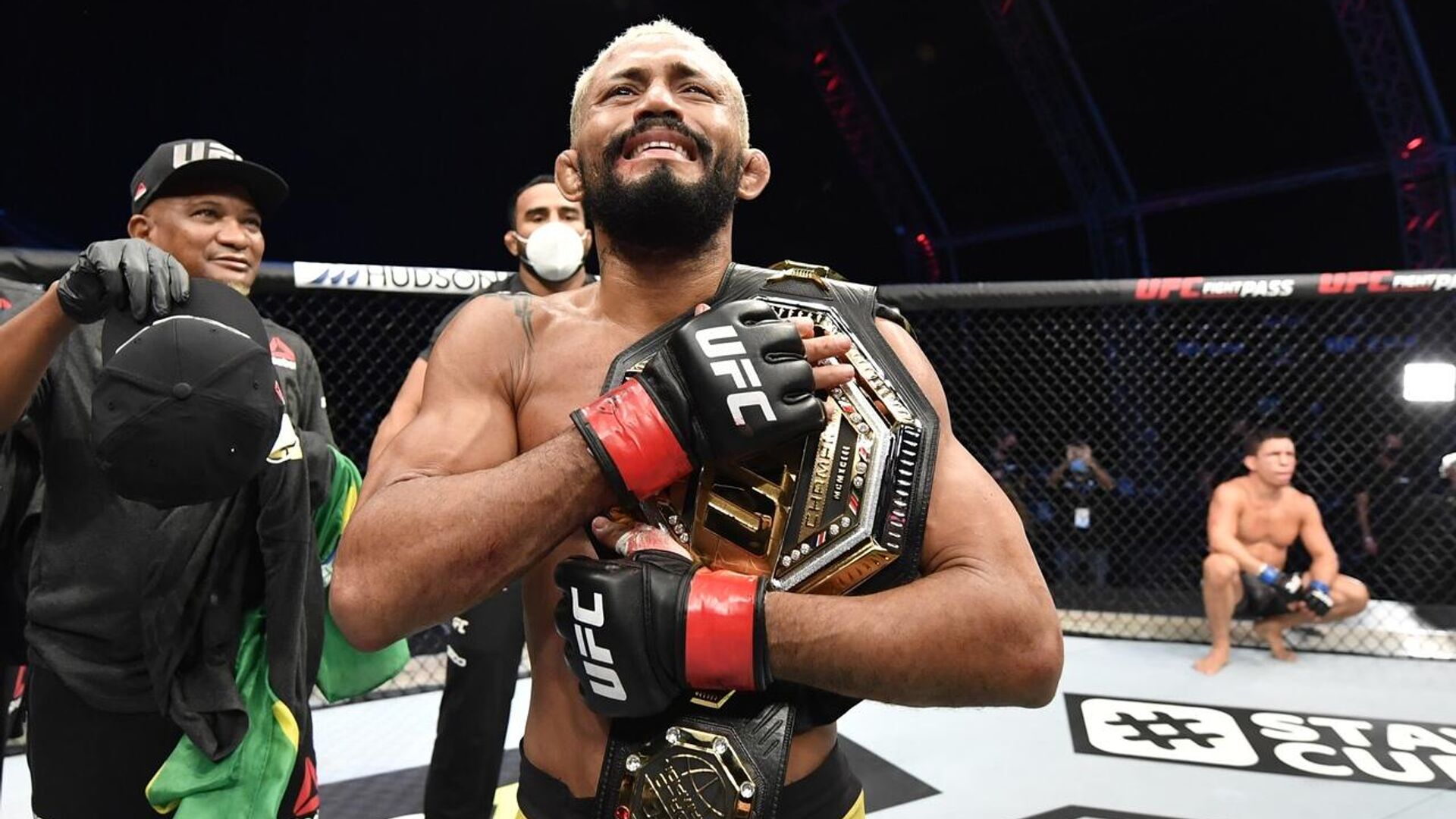 Фигередо свел вничью бой с Морено и защитил чемпионский пояс UFC - РИА  Новости Спорт, 13.12.2020