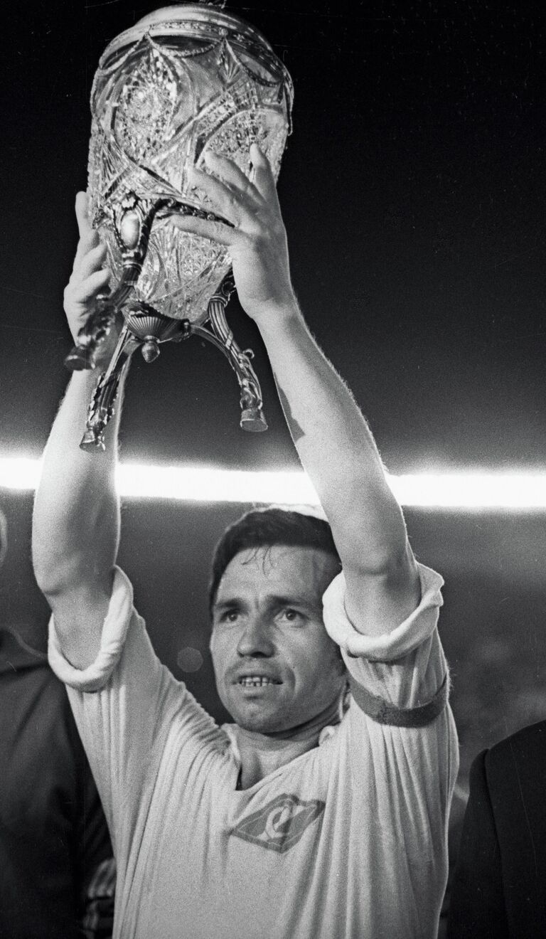 Капитан московского Спартака Галимзян Хусаинов, 1971 год Капитан московского Спартака Галимзян Хусаинов, 1971 год