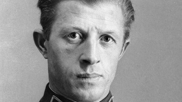 Александр Ильич Родимцев (1905-1977), доброволец-интернационалист, участник боев в Испании. 22 октября 1937 года за образцовое выполнение особого задания в Испании присвоено звание Героя Советского Союза.