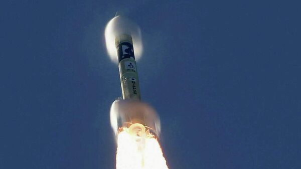 Запуск ракеты-носителя H-2A с космическим зондом Надежда, созданным инженерами ОАЭ, с японского острова Танэгасима