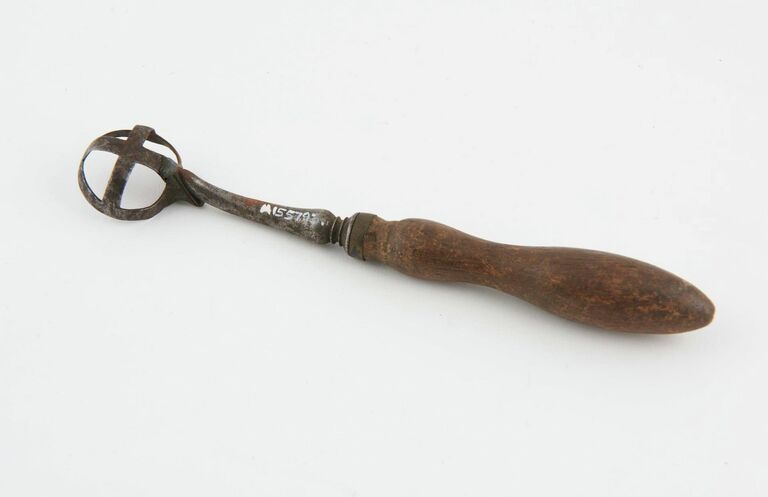 Предмет является частью музейной коллекции сэра Генри Уэлкома Предмет является частью музейной коллекции сэра Генри Уэлкома