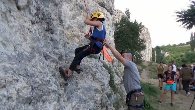 Адаптивное скалолазание: дети с особенностями покоряют горные вершины - РИА Новости, 1920, 20.07.2020