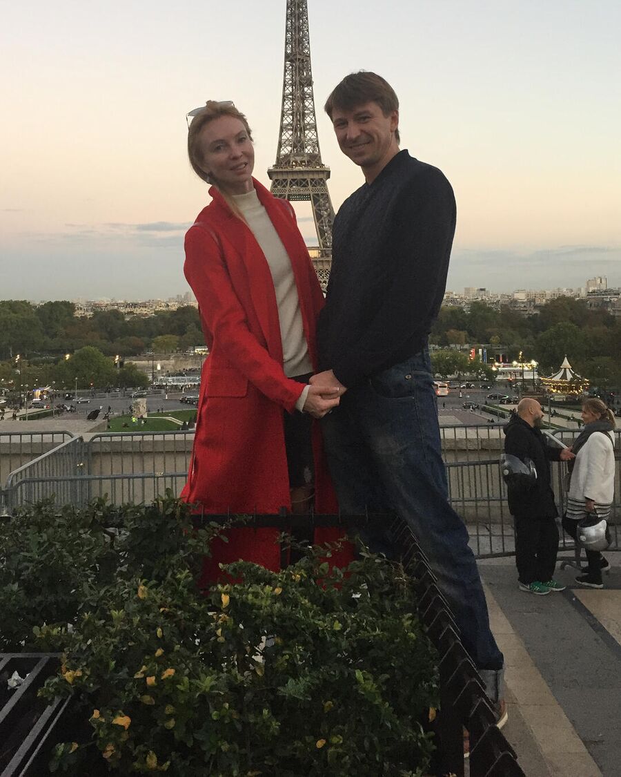 Алексей Ягудин с супругой в Париже