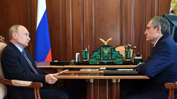 Президент РФ Владимир Путин и председатель правления ПАО Русгидро Николай Шульгинов во время встречи