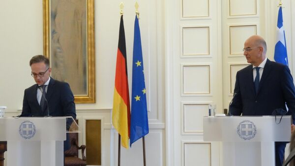 Министр иностранных дел Германии Хайко Маас и министр иностранных дел Германии Никос Дендиас во время встречи