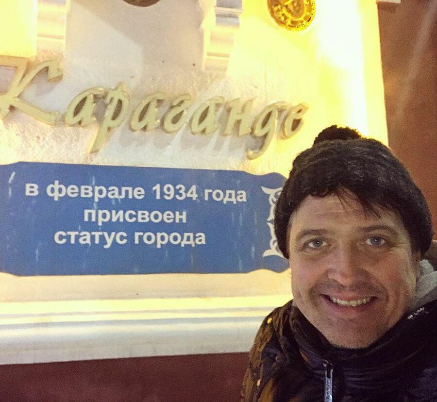 Актер Денис Матросов в Караганде