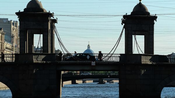 Вид на мост Ломоносова в Санкт-Петербурге