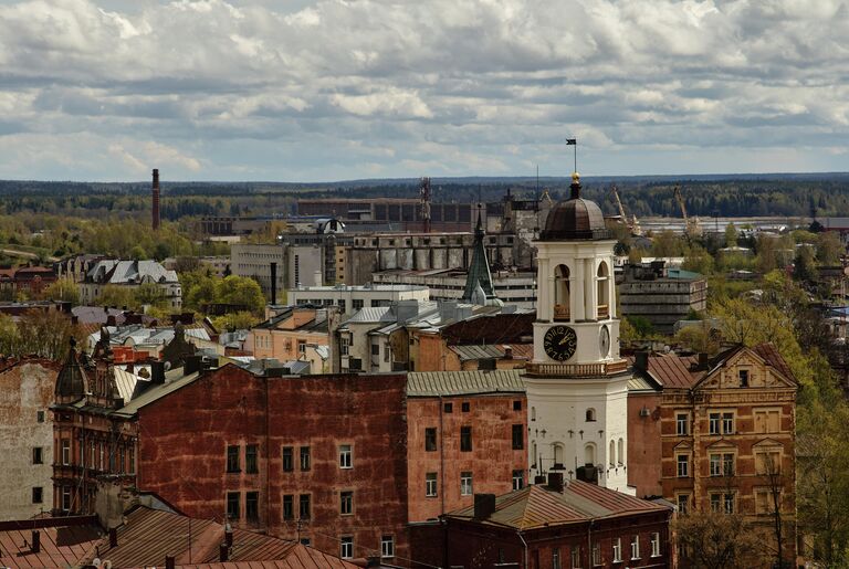 Вид на Выборг с башни святого Олафа Выборгского замка, которая открылась для посетителей