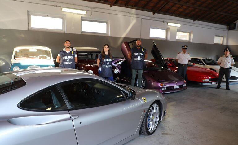 Изъятые автомобили, переданные Финансовой гвардией Италии Туринскому музею автомобилей