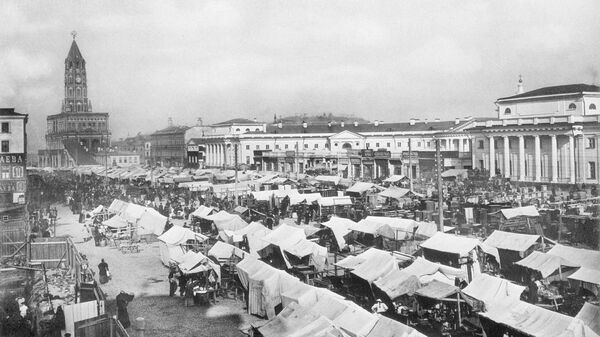 Москва. Воскресная торговля на Сухаревской площади. 1890 год.