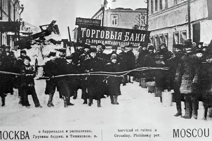 Баррикады в Тишинском переулке во время революции 1905-1907 гг.