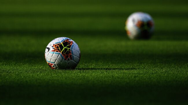 Balls are pictured on the pitch prior to the Italian Serie A football match Inter vs Brescia played behind closed doors on July 1, 2020 at the Giuseppe-Meazza San Siro stadium in Milan, as the country eases its lockdown aimed at curbing the spread of the COVID-19 infection, caused by the novel coronavirus. (Photo by Miguel MEDINA / AFP)