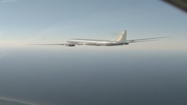 Перехват Су-27 американского разведчика