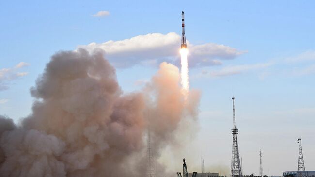 Старт ракеты-носителя Союз-2.1а с транспортным грузовым кораблем Прогресс МС-15 