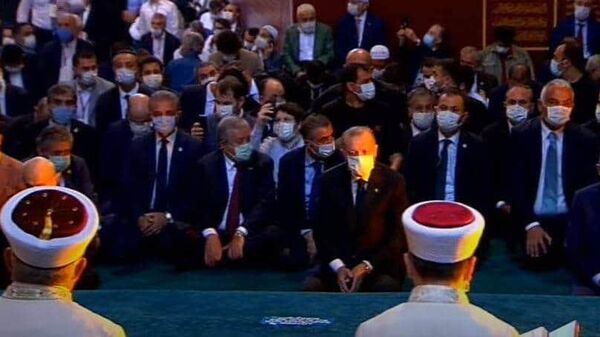 Президент Турции Реджеп Тайип Эрдога в соборе Святой Софии в Стамбуле. Кадр видео