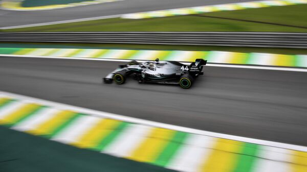 Пилот Формулы-1 Льюис Хэмилтон на Гран-при Бразилии