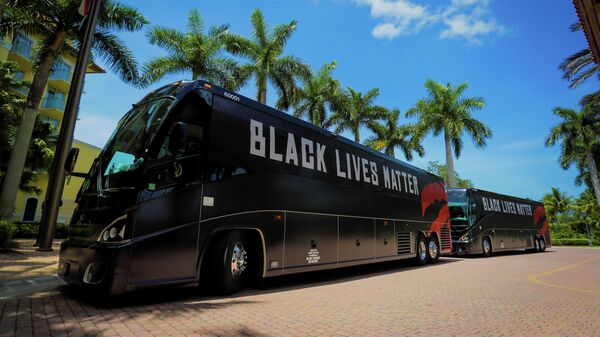 Автобусы команд НБА в Орландо