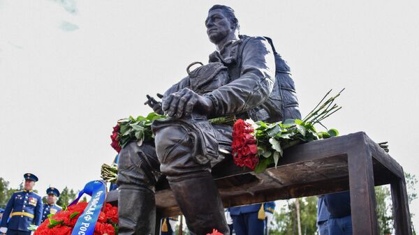 Памятник генералу армии Маргелову в сквере Воздушно-десантных войск Аллея Дяди Васи в парке Патриот