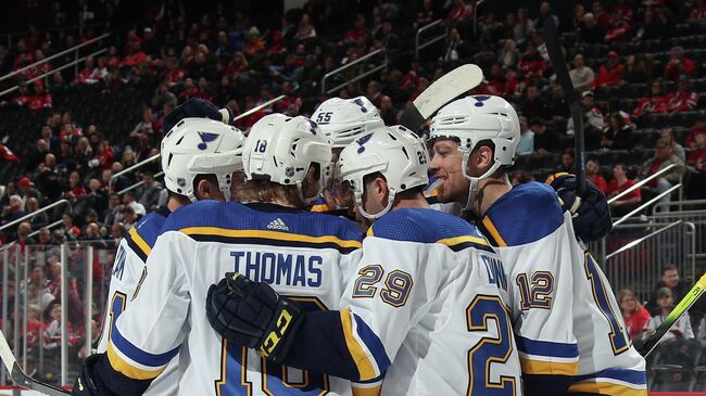 Хоккеисты Сент-Луис Блюз в матче НХЛ