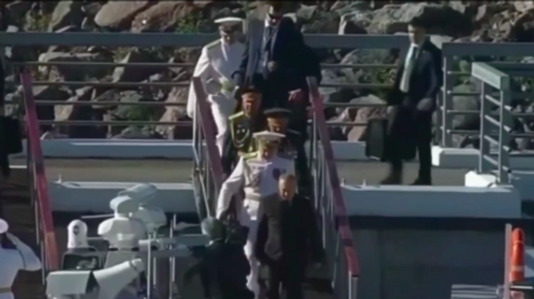 Путин прибыл в Кронштадт на осмотр кораблей перед парадом в честь дня ВМФ