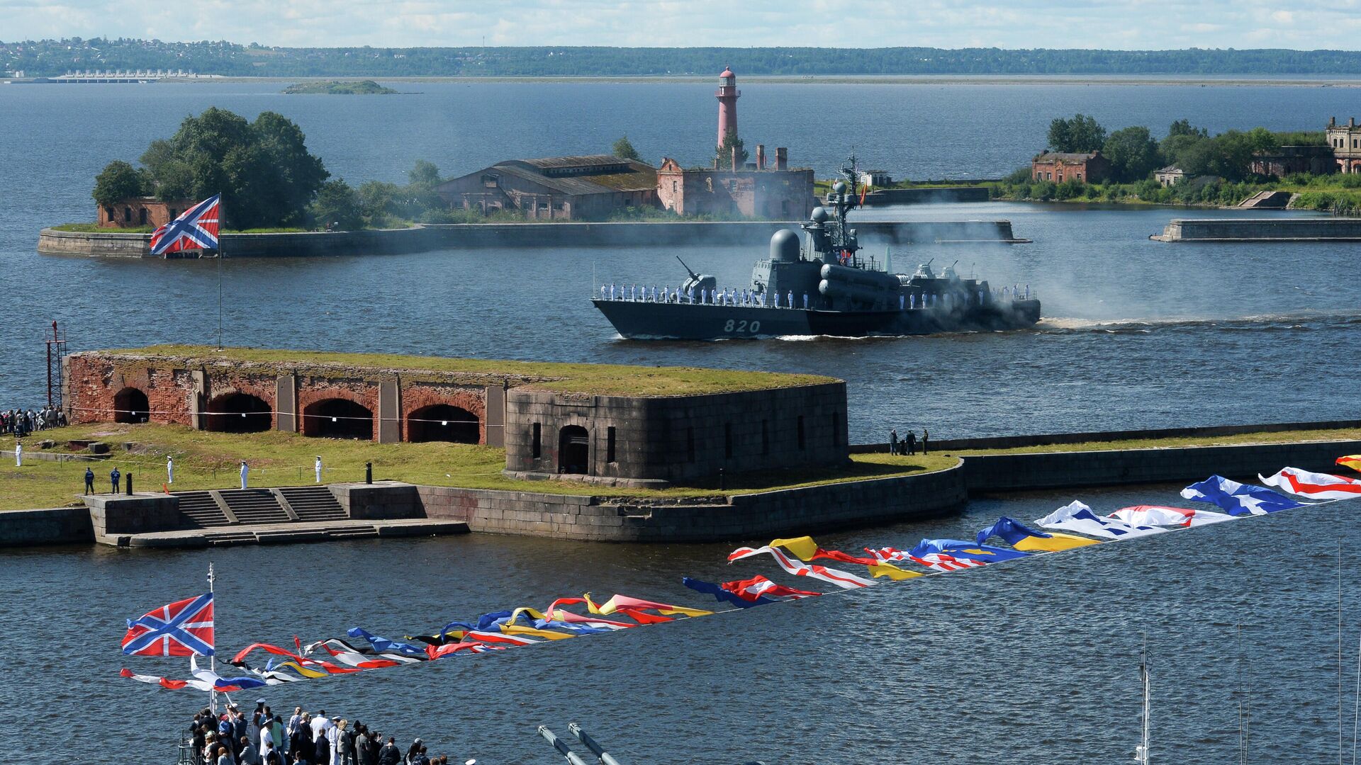 Ракетный катер Чувашия проекта 1241 во время Главного военно-морского парада по случаю Дня Военно-морского флота РФ на Кронштадтском рейде в Финском заливе - РИА Новости, 1920, 30.07.2023