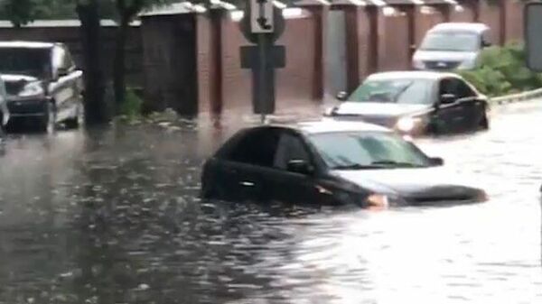 Тропический ливень затопил Москву