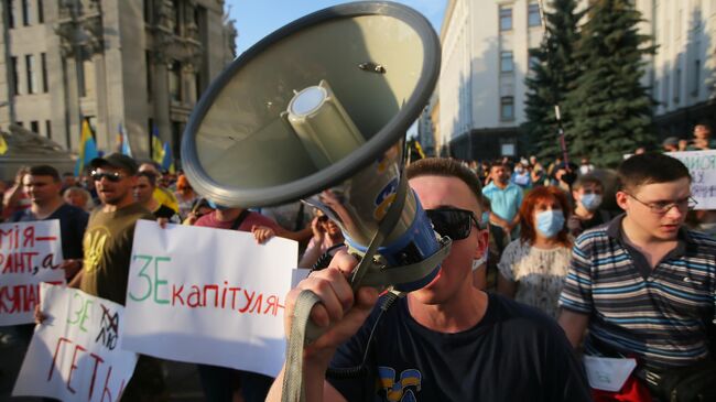 Акция националистов в Киеве против перемирия на Донбассе