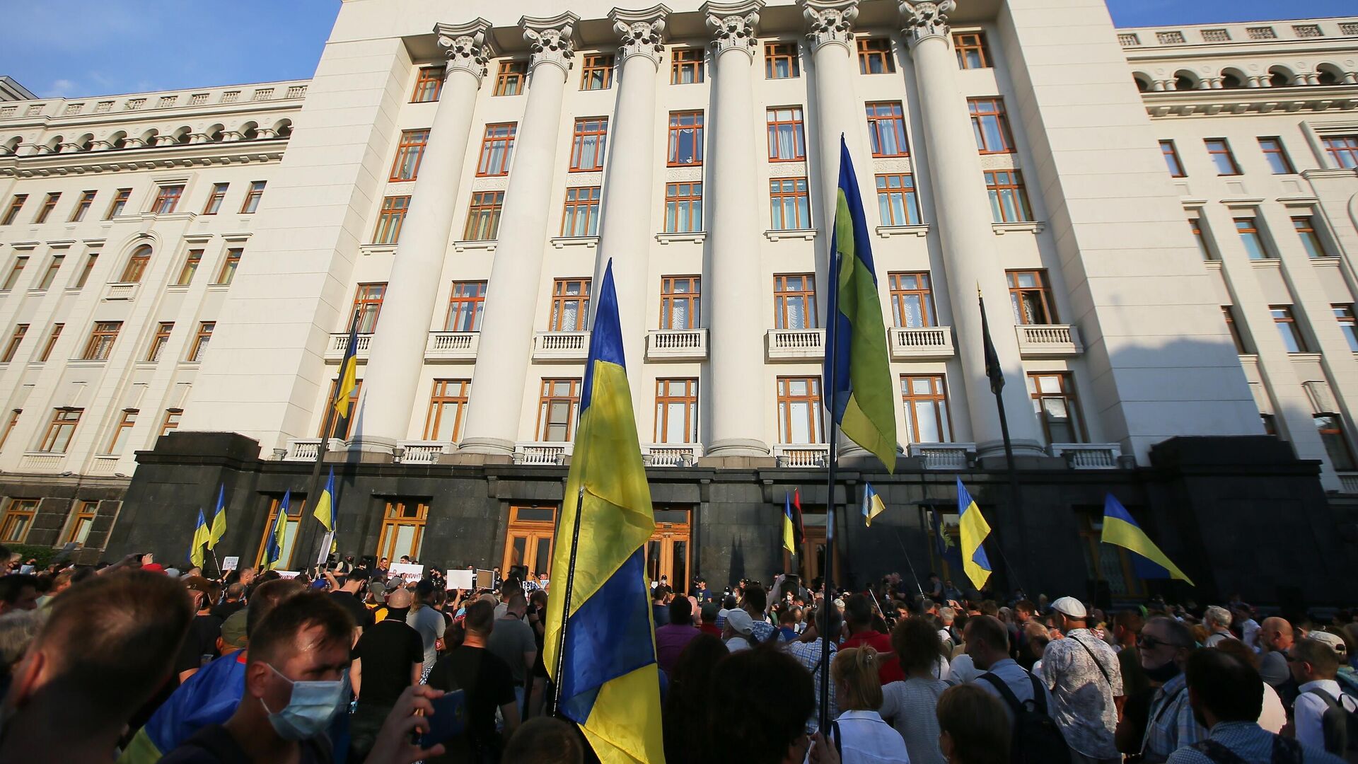 Участники акции в Киеве против перемирия на Донбассе - РИА Новости, 1920, 07.10.2020