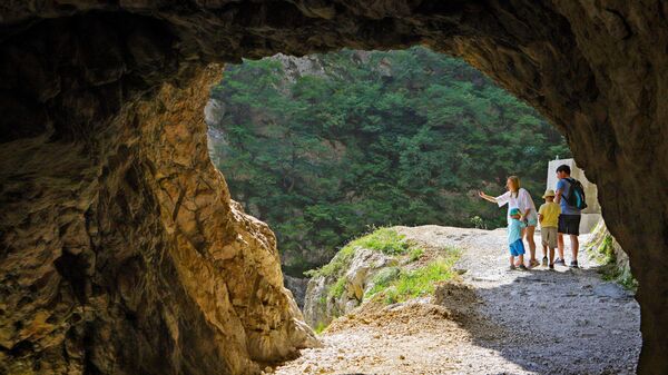 Туристы в Черекском ущелье в Кабардино-Балкарии