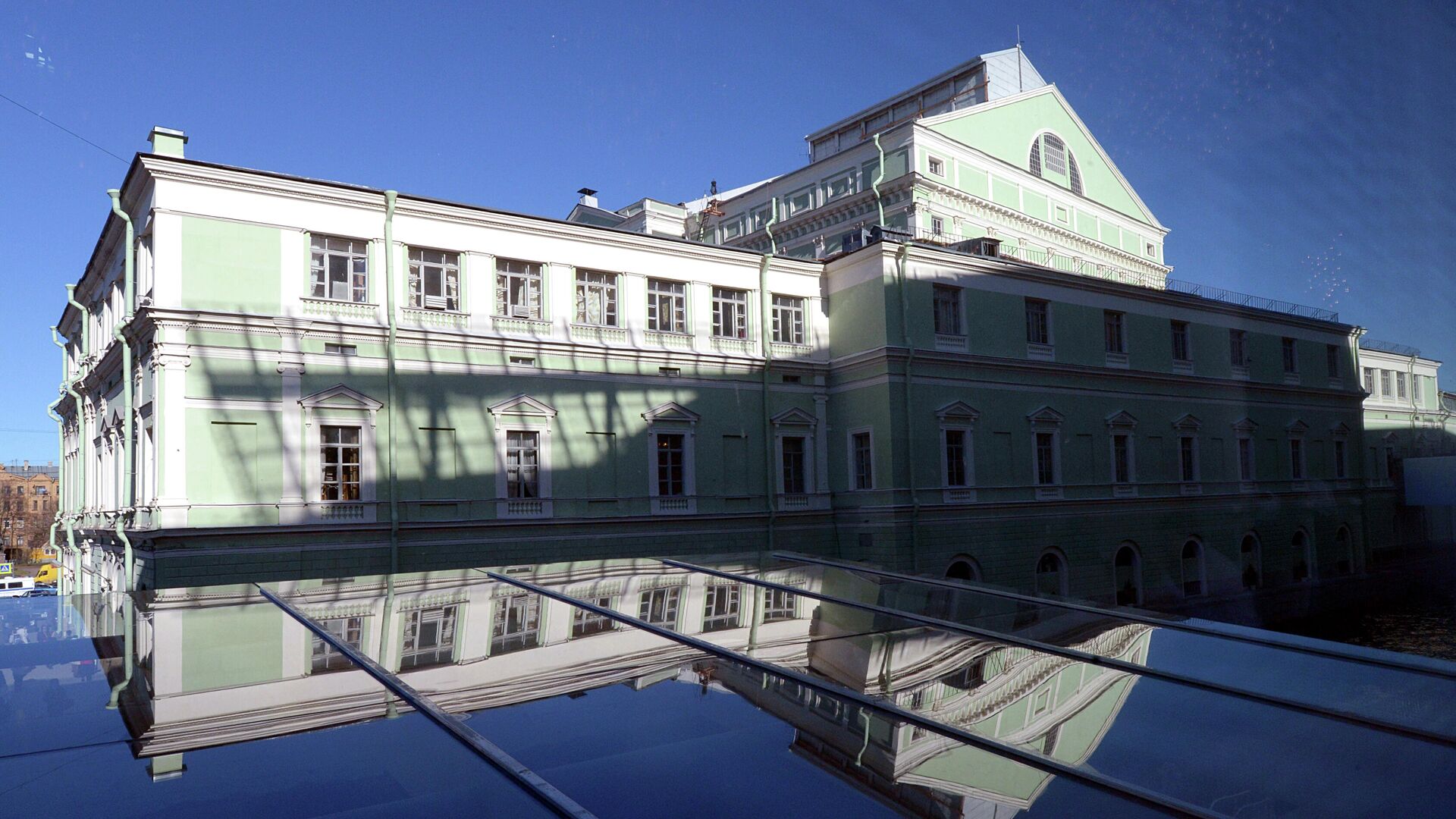 Вид на главное здание Государственного академического Мариинского театра из окна Второй сцены - РИА Новости, 1920, 19.07.2022