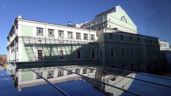 Вид на главное здание Государственного академического Мариинского театра из окна Второй сцены