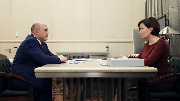 Председатель правительства РФ Михаил Мишустин и генеральный директор АСИ Светлана Чупшева во время встречи
