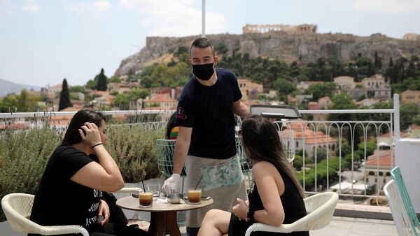 Посетители кафе в Афинах 