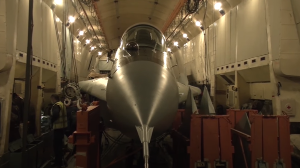 МиГ-29 сняли на видео внутри Ан-22