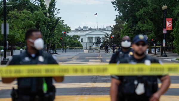 Полиция на площади возле Белого дома в Вашингтоне