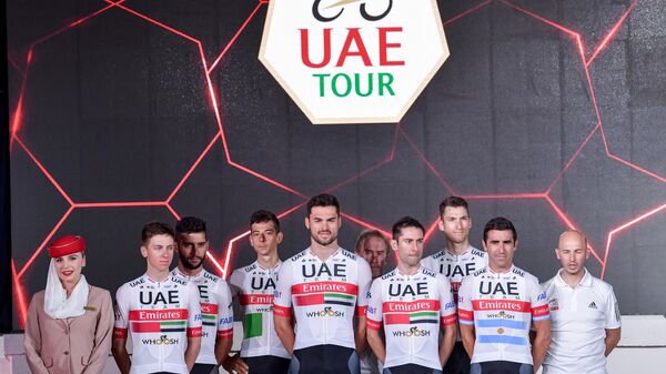 Велогонщики команды UAE