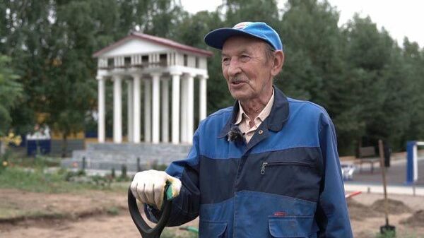 Еще повоюем: 80-летний пенсионер своими руками обустроил городской сквер