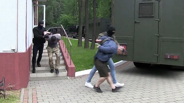 Кадр оперативного видео задержания предположительно 32 членов частной военной компании в Белоруссии