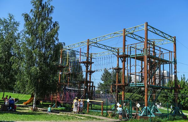 Веревочный комплекс ПандаПарк в ландшафтном парке Митино после комплексного благоустройства