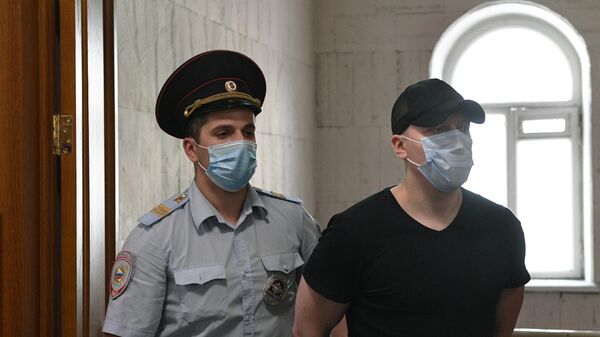 Бывший полицейский Роман Феофанов, обвиняемый в превышении полномочий и фальсификации доказательств в отношении журналиста Ивана Голунова, в суде