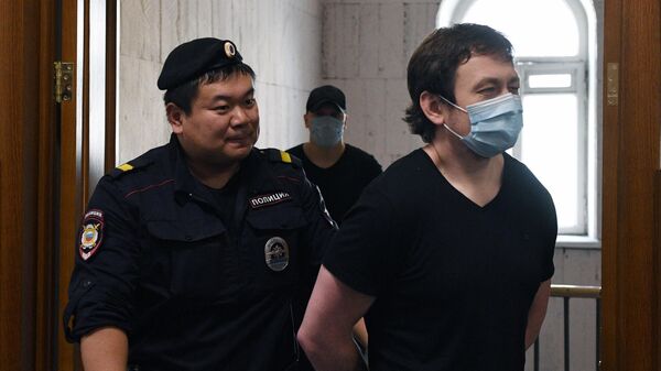 Бывший полицейский Игорь Ляховец, обвиняемый в превышении полномочий и фальсификации доказательств в отношении журналиста Ивана Голунова, в суде