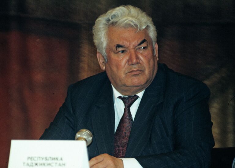Президент Республики Таджикистан Рахмон Набиевич Набиев. 1992 год Президент Республики Таджикистан Рахмон Набиевич Набиев. 1992 год