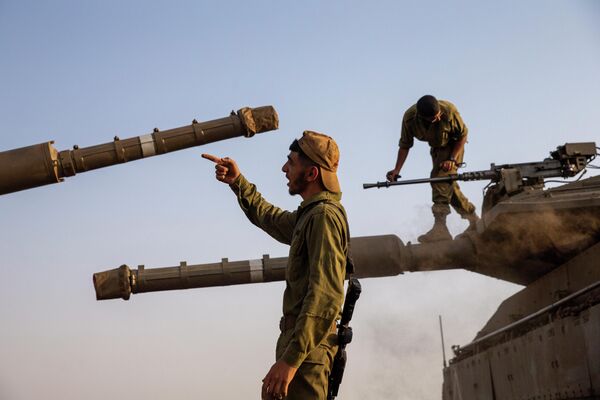 Израильские солдаты на Голанских высотах рядом с сирийской и ливанской границами
