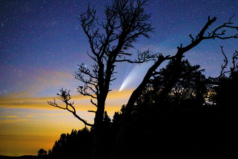 Комета NeoWise в небе над Краснодарским краем