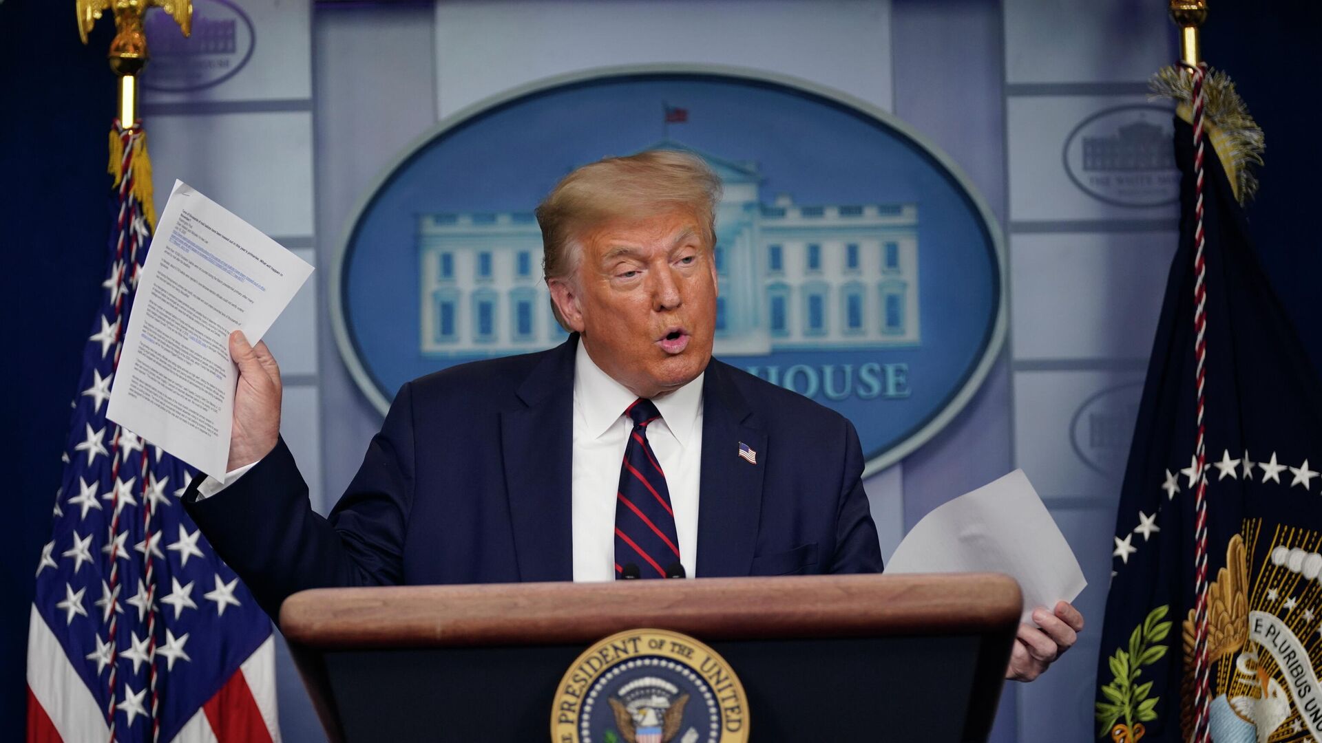 Президент Дональд Трамп во время пресс-конференции в Белом доме в Вашингтоне - РИА Новости, 1920, 09.12.2025