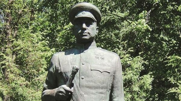 Памятник маршалу Советского Союза Константину Рокоссовскому 