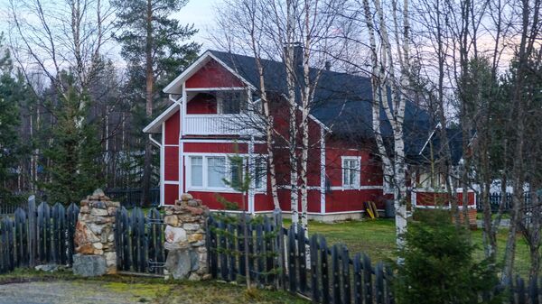Жилой дом в посёлке Ивало в общине Инари провинции Лаппи в Финляндии.