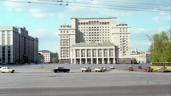 Площадь 50-летия Октября в Москве (ныне - Манежная площадь).