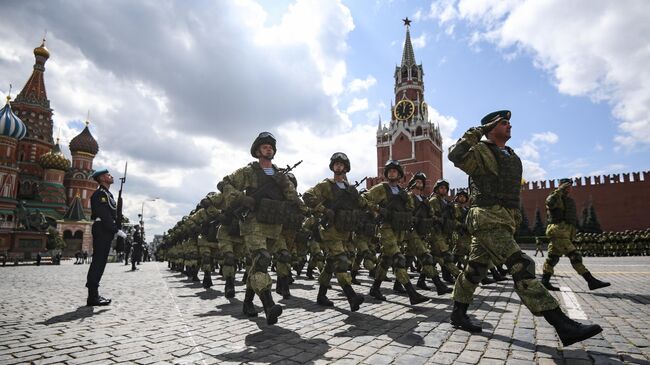 Торжественный парад военнослужащих Воздушно-десантных войск по Красной площади во время праздничных мероприятий, посвященных Дню ВДВ